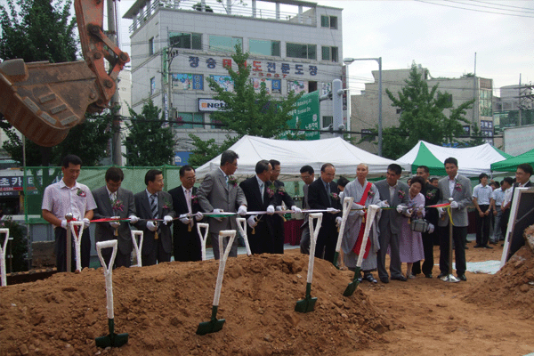 ����� ����